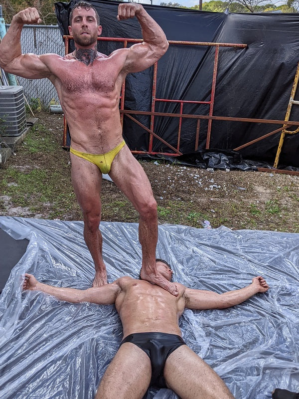 TrevThor vs. Cash (Oil Wrestling)
