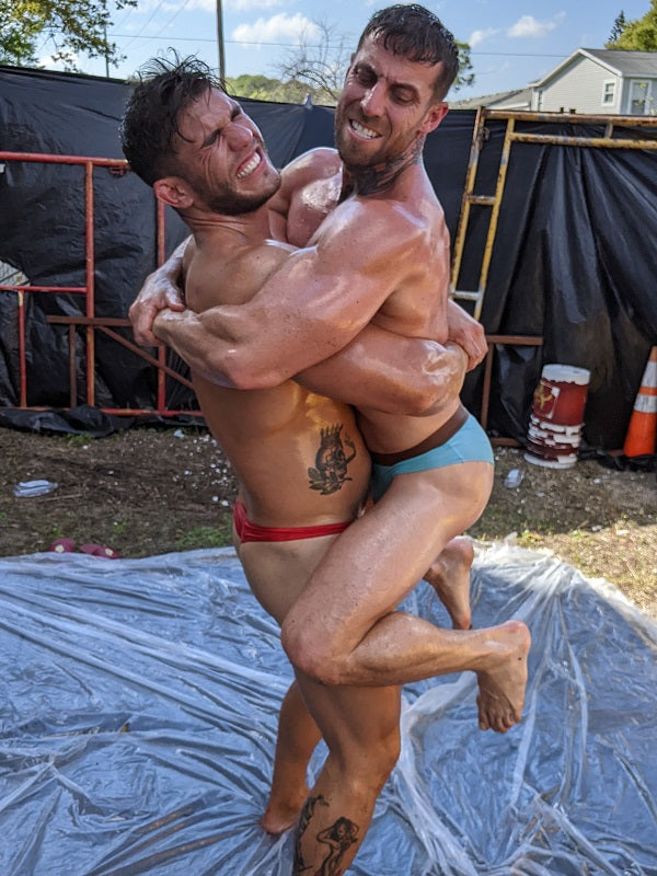 Vinny vs. Cash (Oil Wrestling)