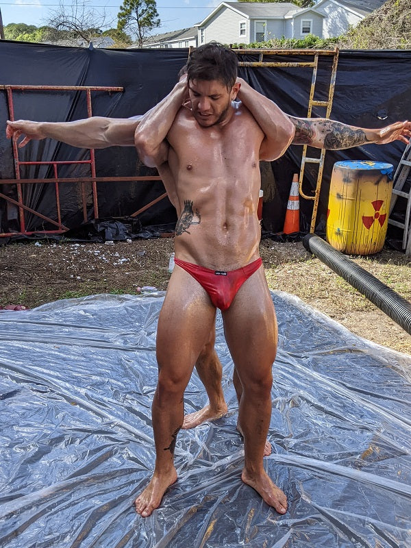 Vinny vs. Cash (Oil Wrestling)